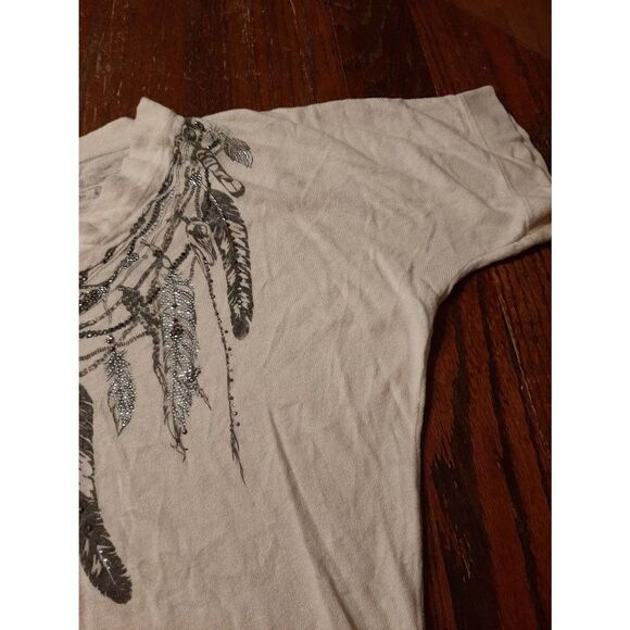 Small MM Unplugged Miss Me Off White Embellished Feather Short Sleeve Shirt Top - Picture 3 of 6